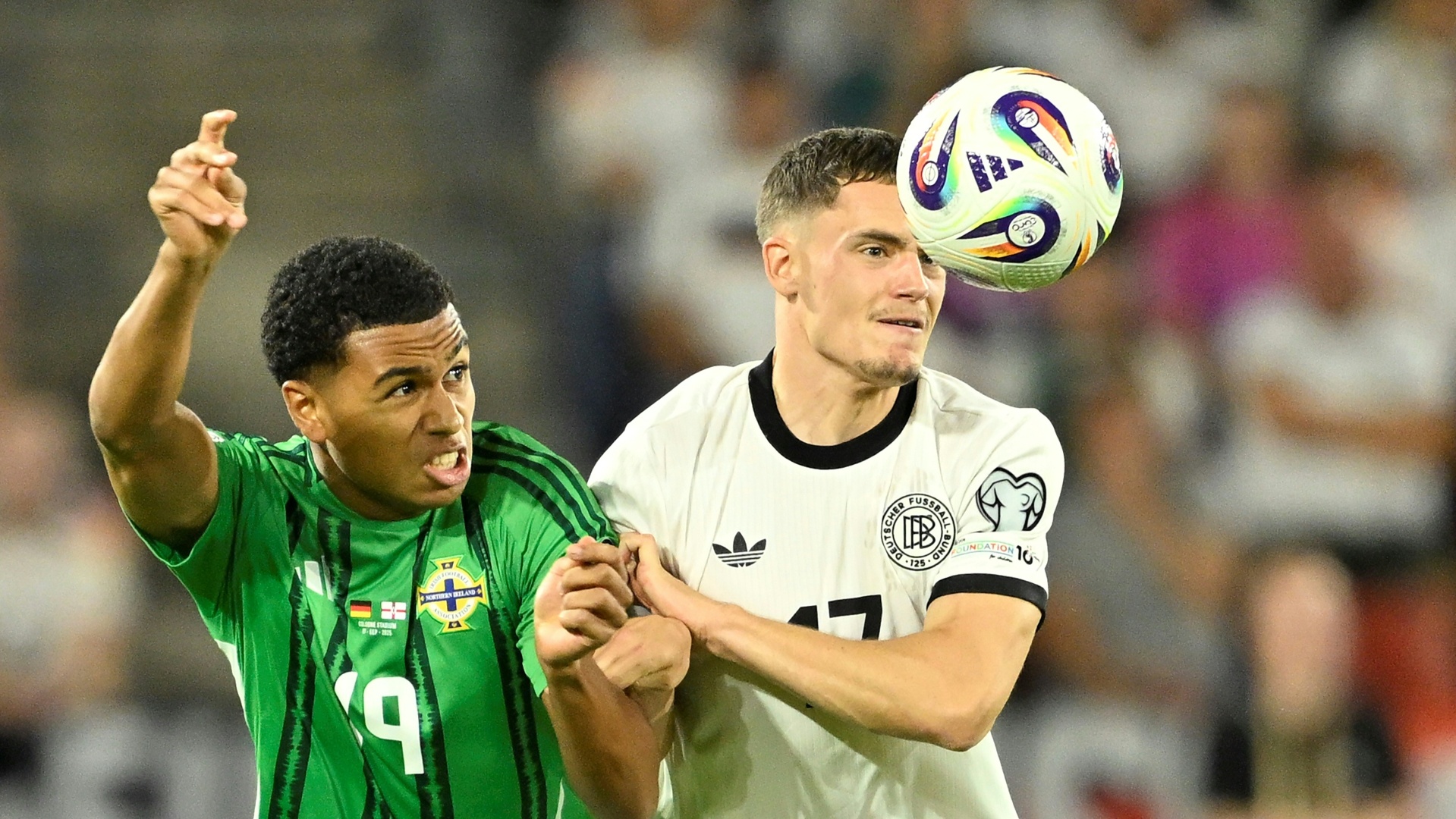 Kicken umweltbewusst: Florian Wirtz (r.) und Co. (© AFP/SID/INA FASSBENDER)